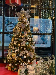 Árbol de Navidad en azul y plata, otro ejemplo de estilo